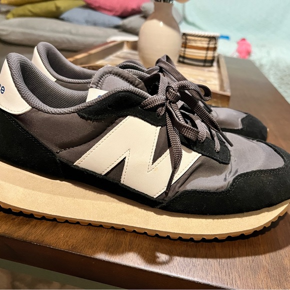 237 New Balance Men's Gray and Black Sneakers - Picture 4 of 7